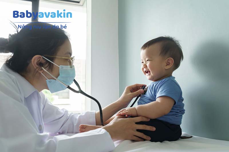 Nếu không xác định được nguyên nhân, mẹ nên đưa con đến bác sĩ khám